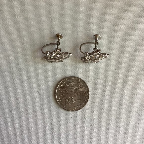 Vintage Keyes Aurora Borealis Rhinestone Maple Leaf Screw Back Earrings - Picture 7 of 7